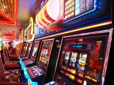 Slik fungerer spilleautomater på nett – lær deg teknikken før du spiller i 2024